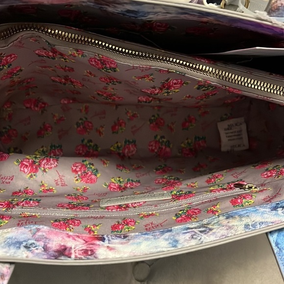 Betsey Johnson gray tote style bag with amazing lining and detachable pouch, new - Picture 6 of 15
